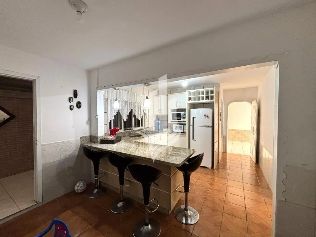 Casa com 3 dormitórios, 1 suíte, 3 vagas de garagem — foto 4