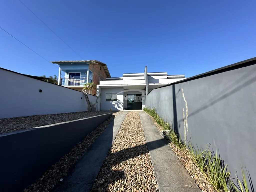 Casa disponível com 03 dormitórios, sendo 01 suíte bairro Itajuba, em Barra Velha/SC. Cód. 21631 - foto 1