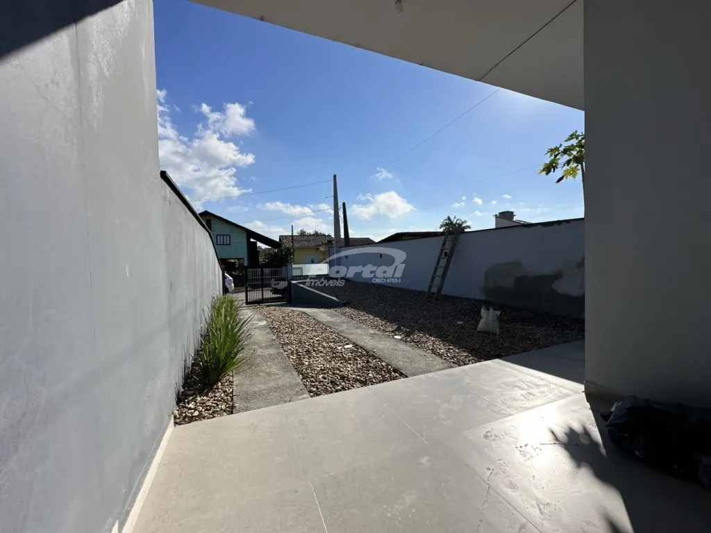 Casa disponível com 03 dormitórios, sendo 01 suíte bairro Itajuba, em Barra Velha/SC. Cód. 21631 — foto 2