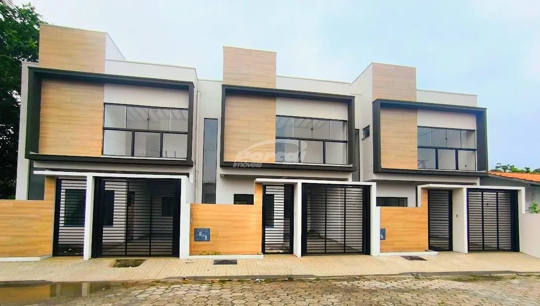 LINDO SOBRADO GEMINADO CENTRO DE PENHA 650 MTS DA PRAIA - foto 1