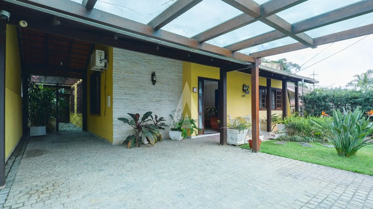 Casa com 1 suíte(s) mais 2 quarto(s) à venda no bairro Glória em Joinville, por R$ 990.000.00. - foto 1