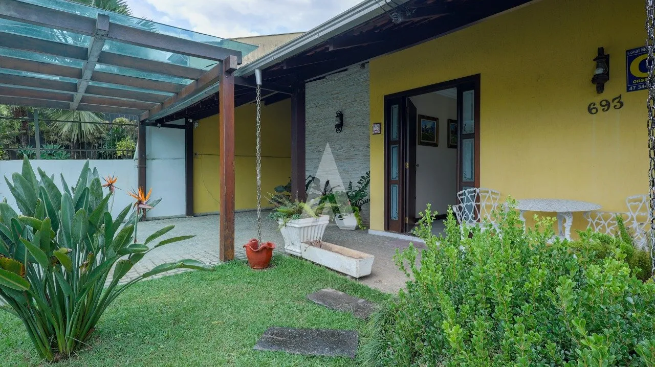 Casa com 1 suíte(s) mais 2 quarto(s) à venda no bairro Glória em Joinville, por R$ 990.000.00. — foto 3