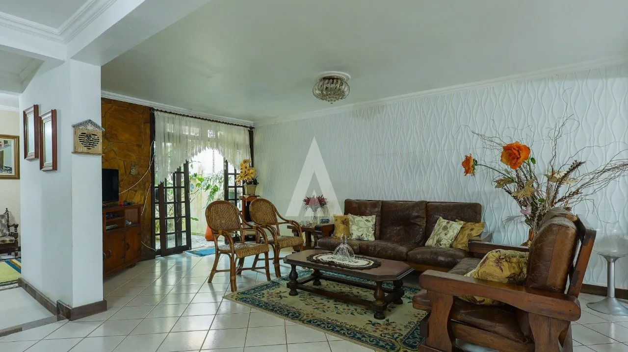 Casa com 1 suíte(s) mais 2 quarto(s) à venda no bairro Glória em Joinville, por R$ 990.000.00. — foto 4