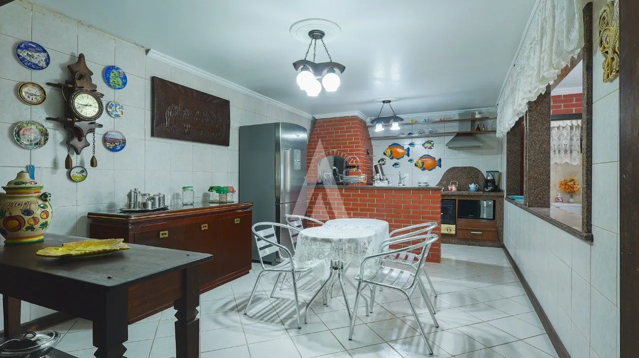 Casa com 1 suíte(s) mais 2 quarto(s) à venda no bairro Glória em Joinville, por R$ 990.000.00. — foto 7