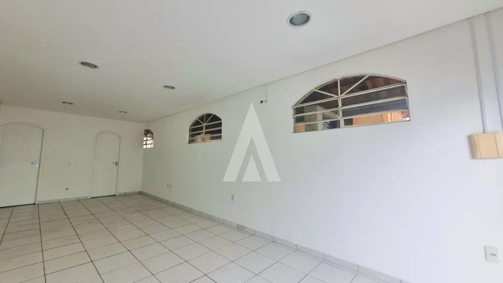 Prédio Comercial à venda no bairro Iririú em Joinville, por R$ 1.300.000.00. — foto 3