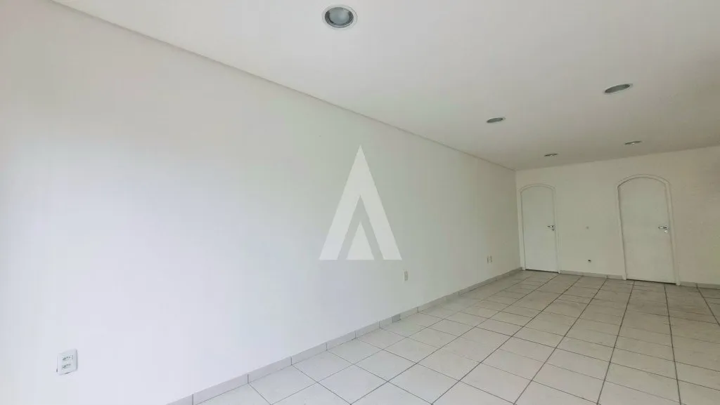 Prédio Comercial à venda no bairro Iririú em Joinville, por R$ 1.300.000.00. — foto 6