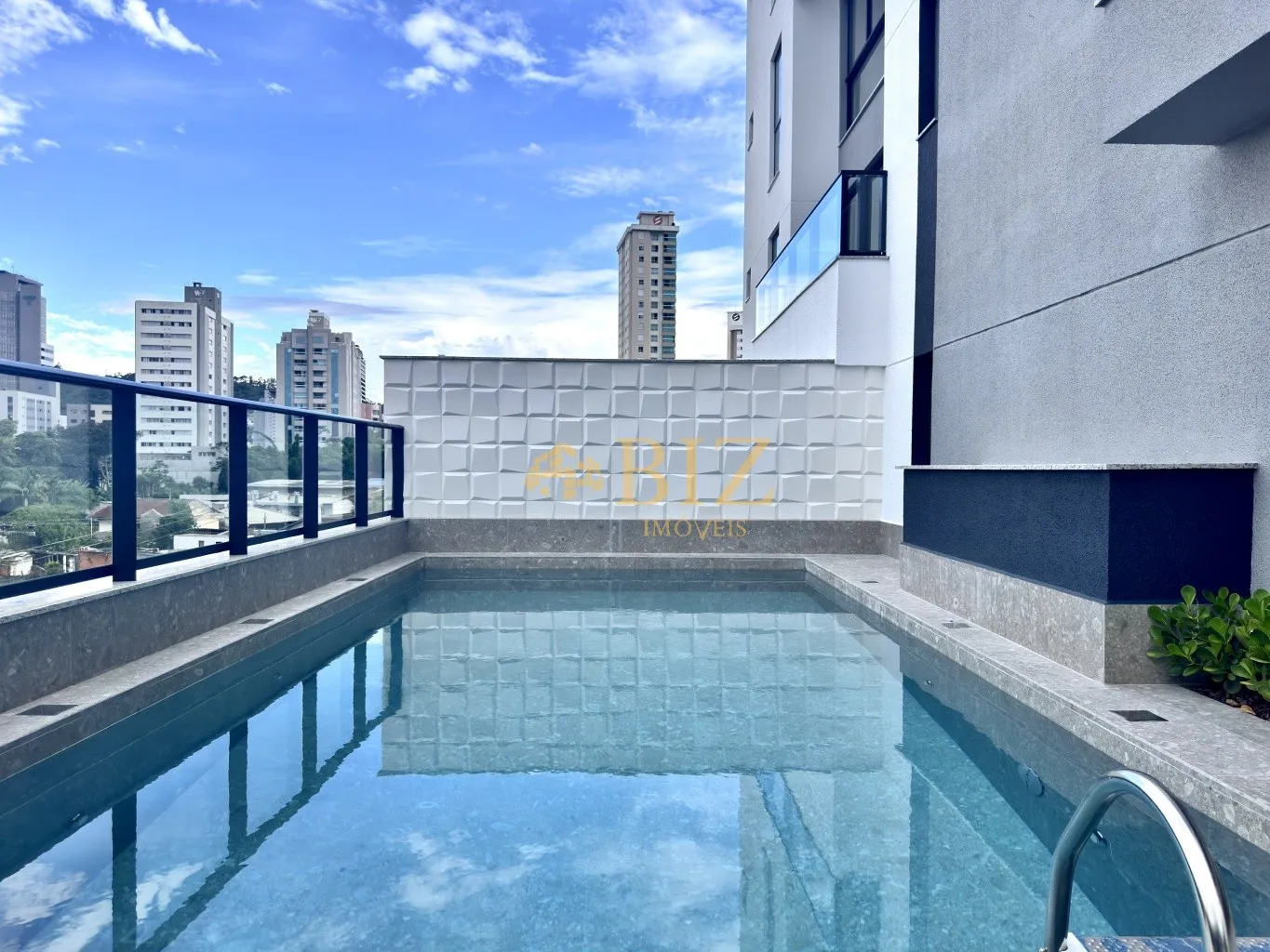 Belíssimo apartamento Garden, com TERRAÇO de aproximadamente 40m, sendo 1 suíte + 1 dormitório, pertinho do Parque Ramiro e Vila Germânica! - foto 1