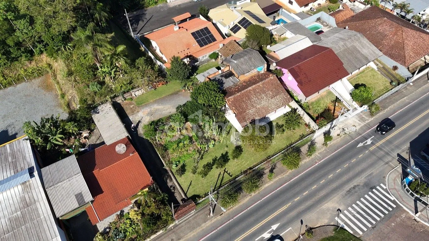 Casa com Amplo Terreno no Bairro dos Estados em Indaial — foto 2