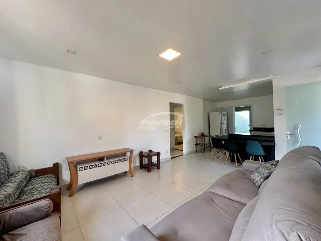 Casa com 2 dormitórios, área de festas e com amplo terreno , em Balneário Piçarras/SC. (Cód. 21649) — foto 3