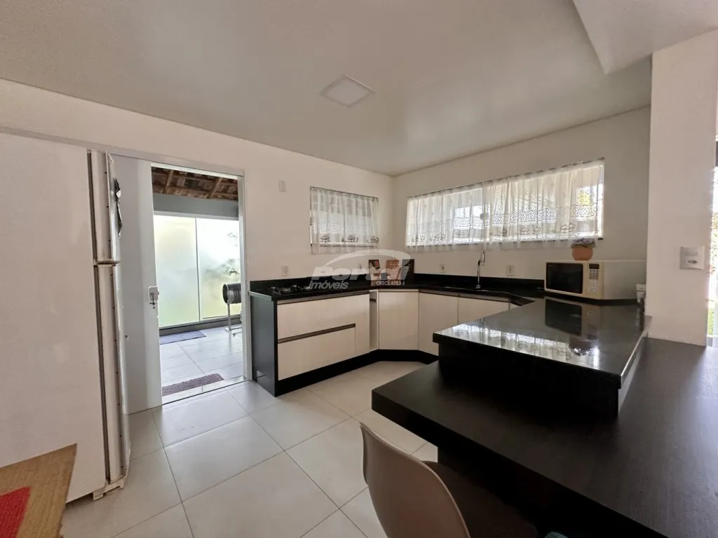 Casa com 2 dormitórios, área de festas e com amplo terreno , em Balneário Piçarras/SC. (Cód. 21649) — foto 7