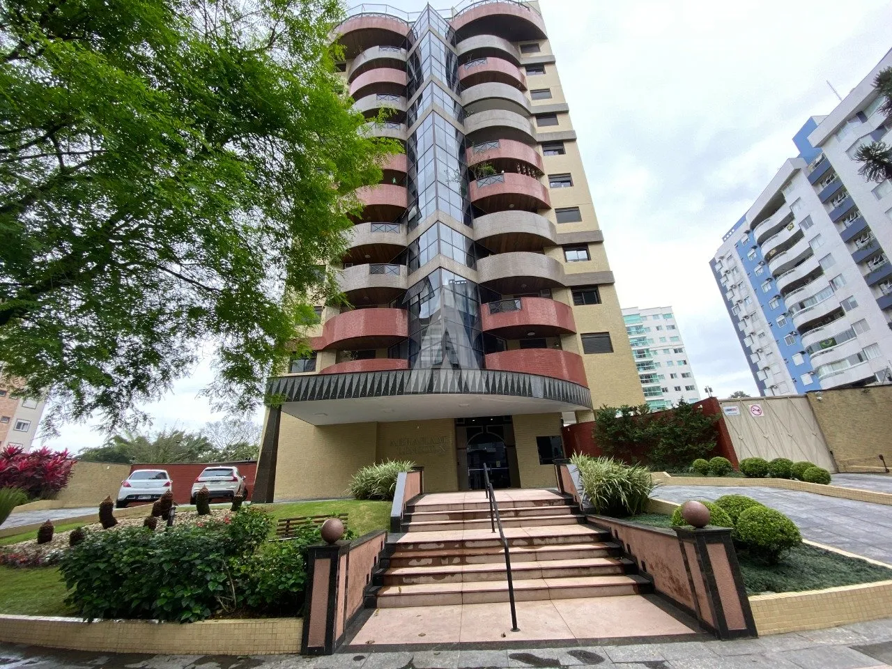 Apartamento com 1 suíte e mais 2 quartos à venda no bairro ATIRADORES em JOINVILLE, por R$ 1.200.000.00. - foto 1