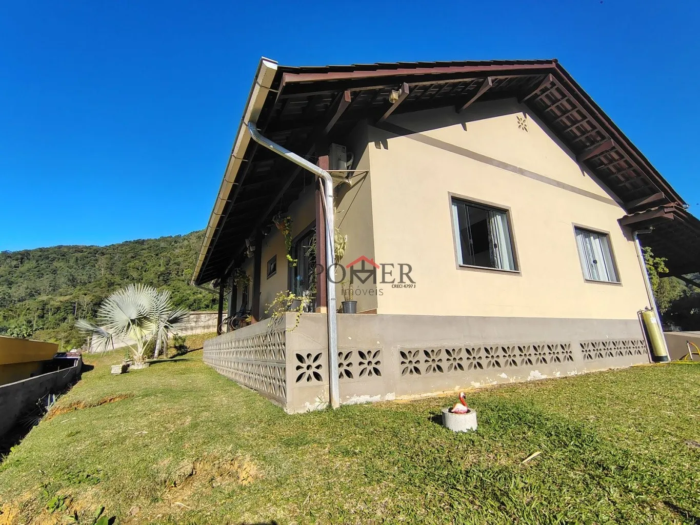 Super Oportunidade! Imóvel com 3 Lotes, Duas Casas e Piscina - Ideal para Moradia Multifamiliar ou Investimento! Área total de 2.909,60m. - foto 1