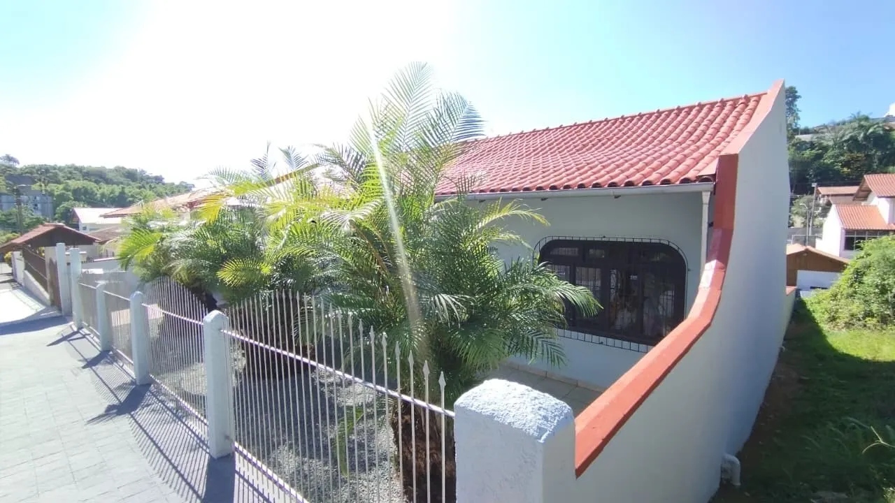Ampla casa com 3 dormitórios, em rua sem saída - excelente oportunidade para reforma! — foto 2
