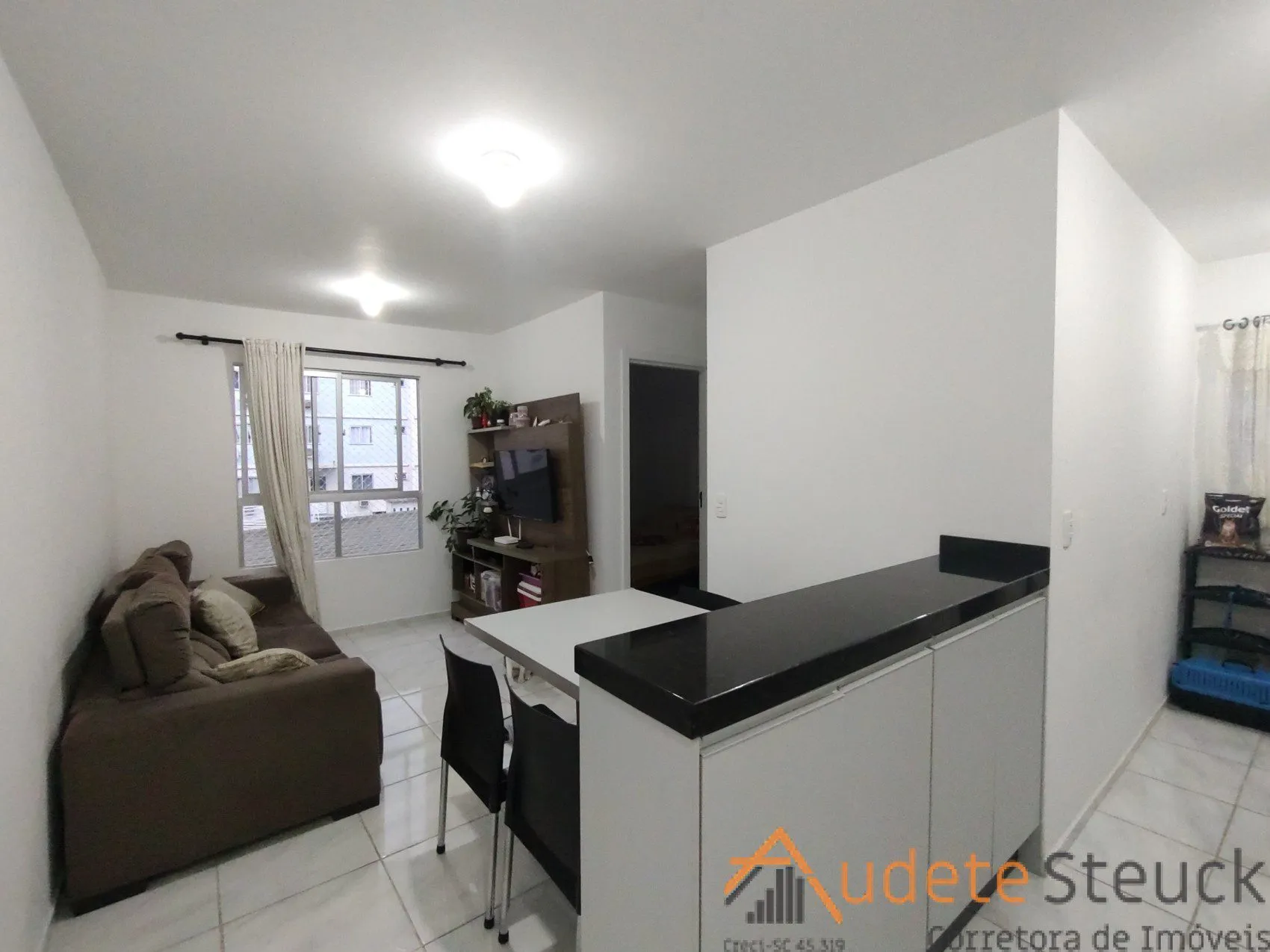 Apartamento com 2 Dormitórios próximo ao Komprão no Água Verde - foto 1