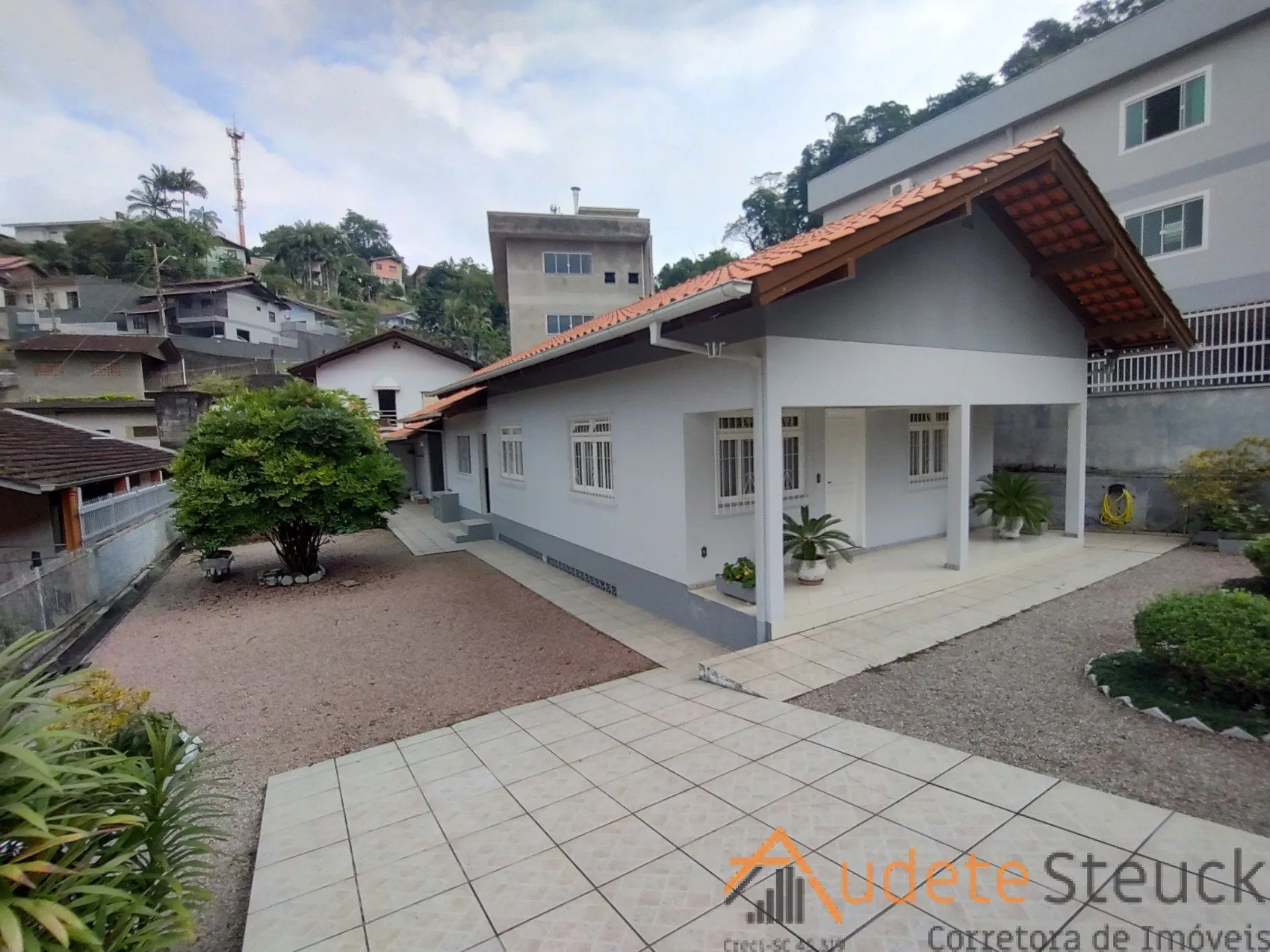 Casa com 3 Dormitórios sendo 1 Suíte no bairro Fortaleza. — foto 5