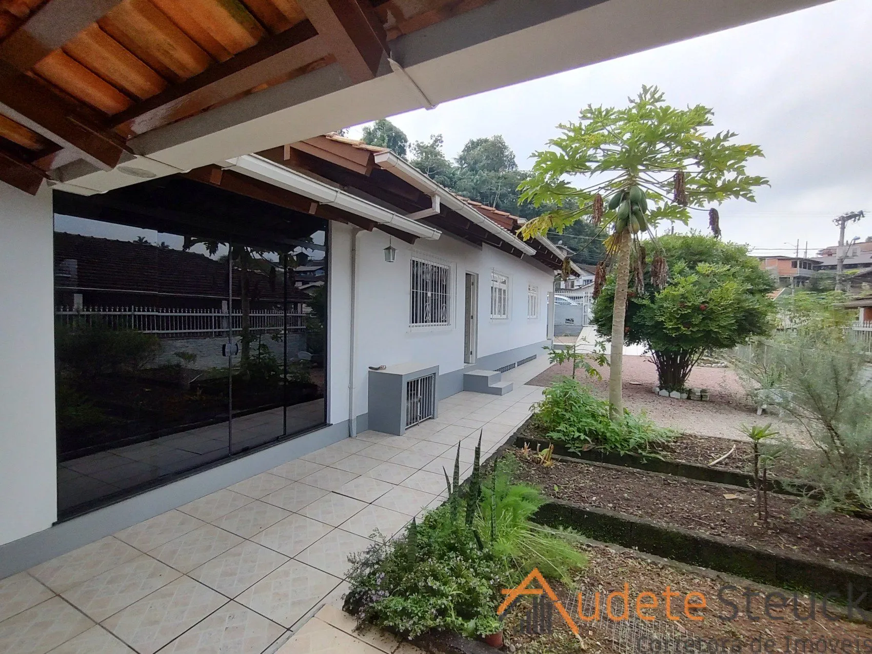 Casa com 3 Dormitórios sendo 1 Suíte no bairro Fortaleza. — foto 6