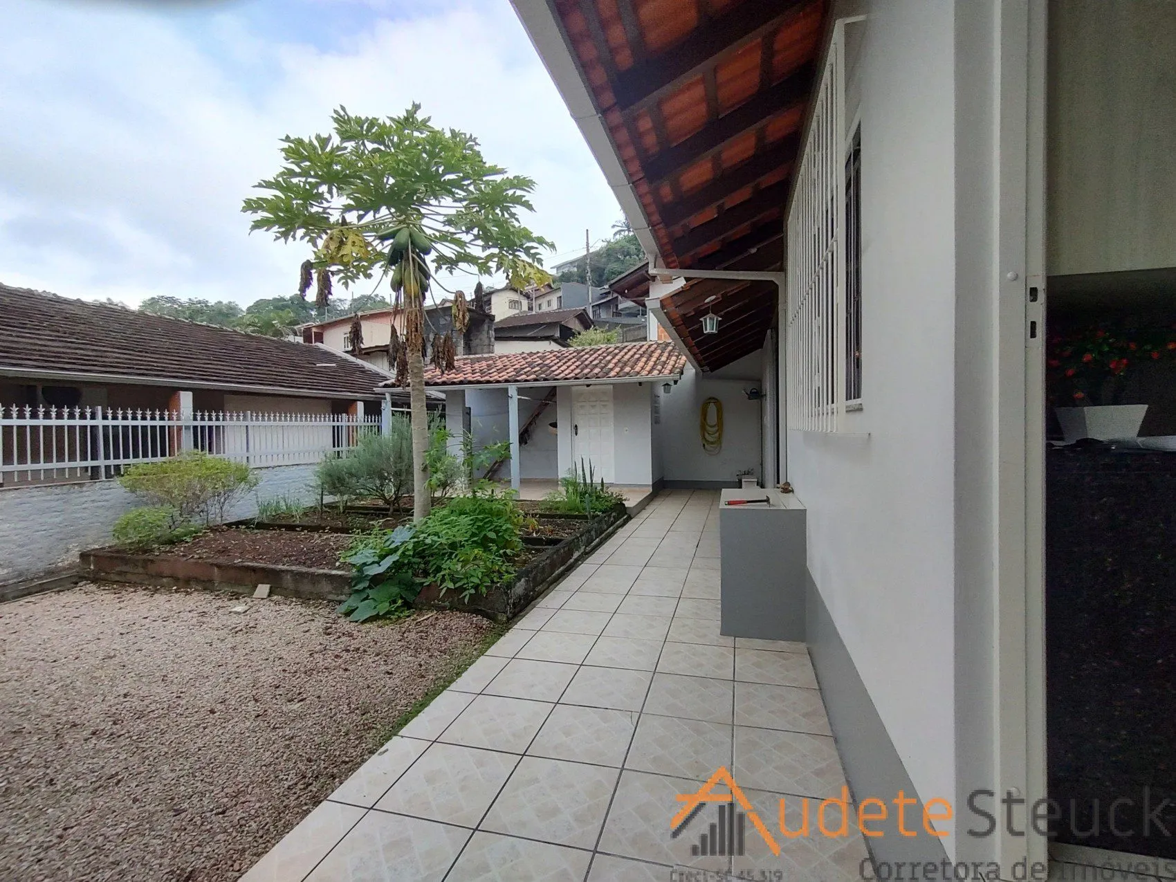 Casa com 3 Dormitórios sendo 1 Suíte no bairro Fortaleza. — foto 7