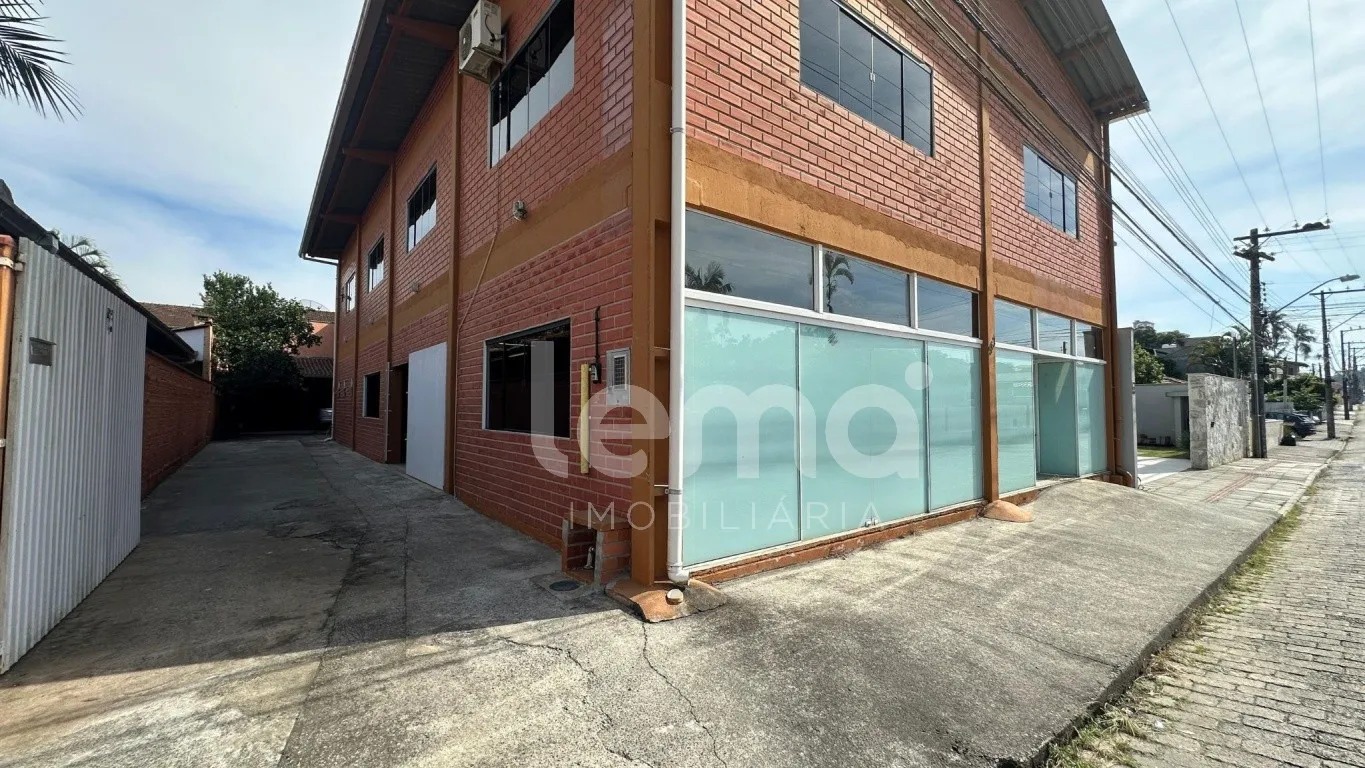 Aluga-se Galpão Espaçoso e Bem Localizado na Itoupava Norte! — foto 2