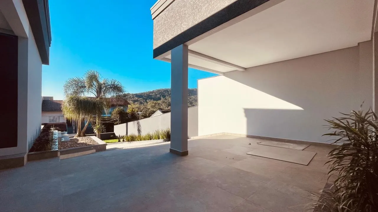 Casa Alto Padrão com Suíte, Churrasqueira e Jardim - Bairro Passo Manso - Blumenau — foto 6