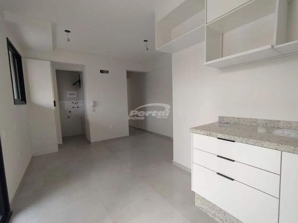 Apartamento com 2 suítes, a cerca de 200 metros do mar, no centro de Balneário Piçarras/SC (Cód. 21650) — foto 4
