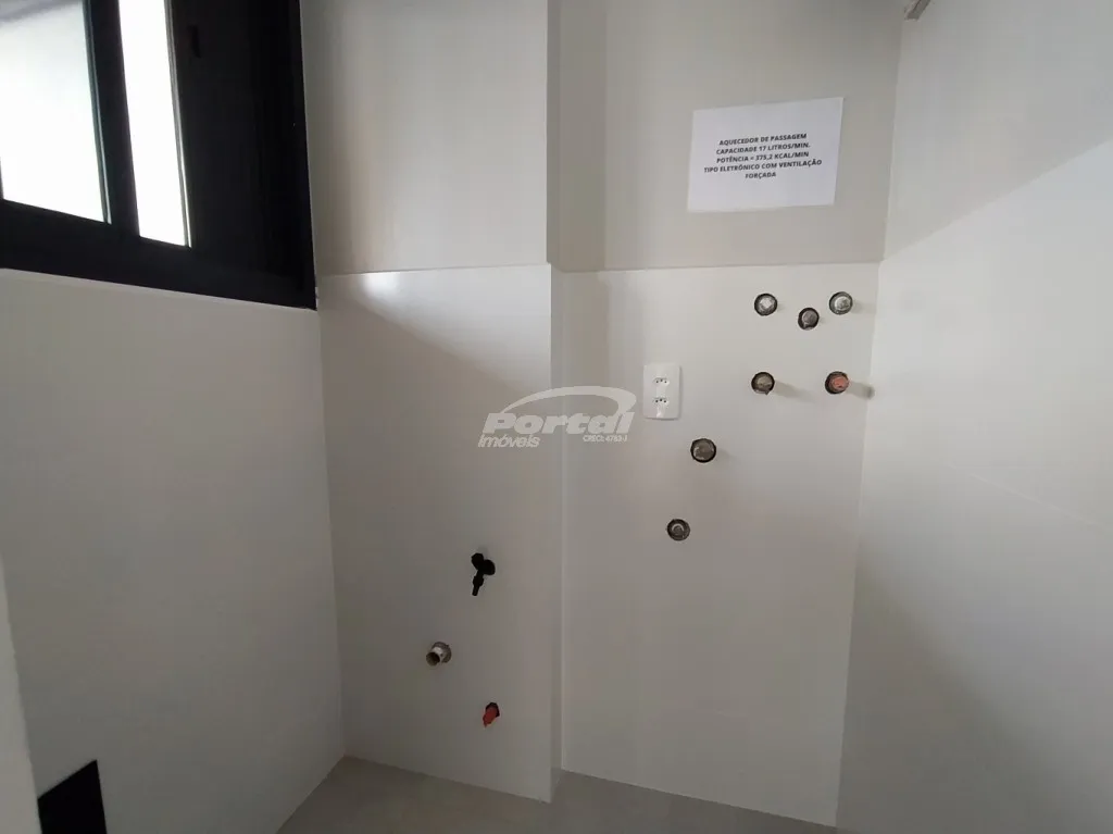 Apartamento com 2 suítes, a cerca de 200 metros do mar, no centro de Balneário Piçarras/SC (Cód. 21650) — foto 7