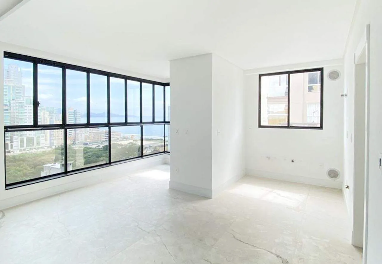 Apartamento à venda no bairro Meia Praia — foto 3