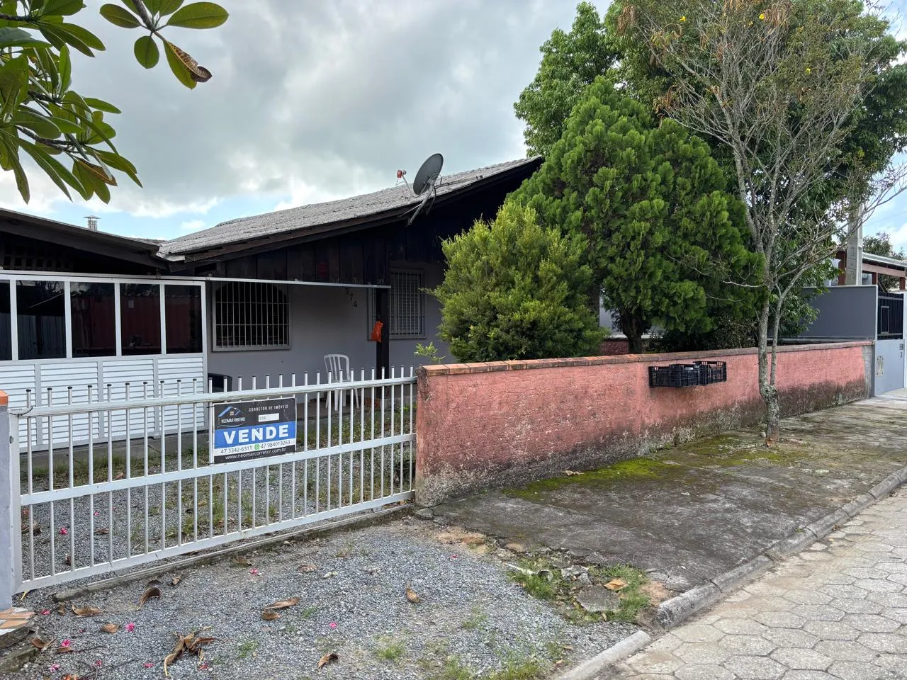 Vende-se terreno com casa simples em alvenaria  Meia Praia, Navegantes. - foto 1