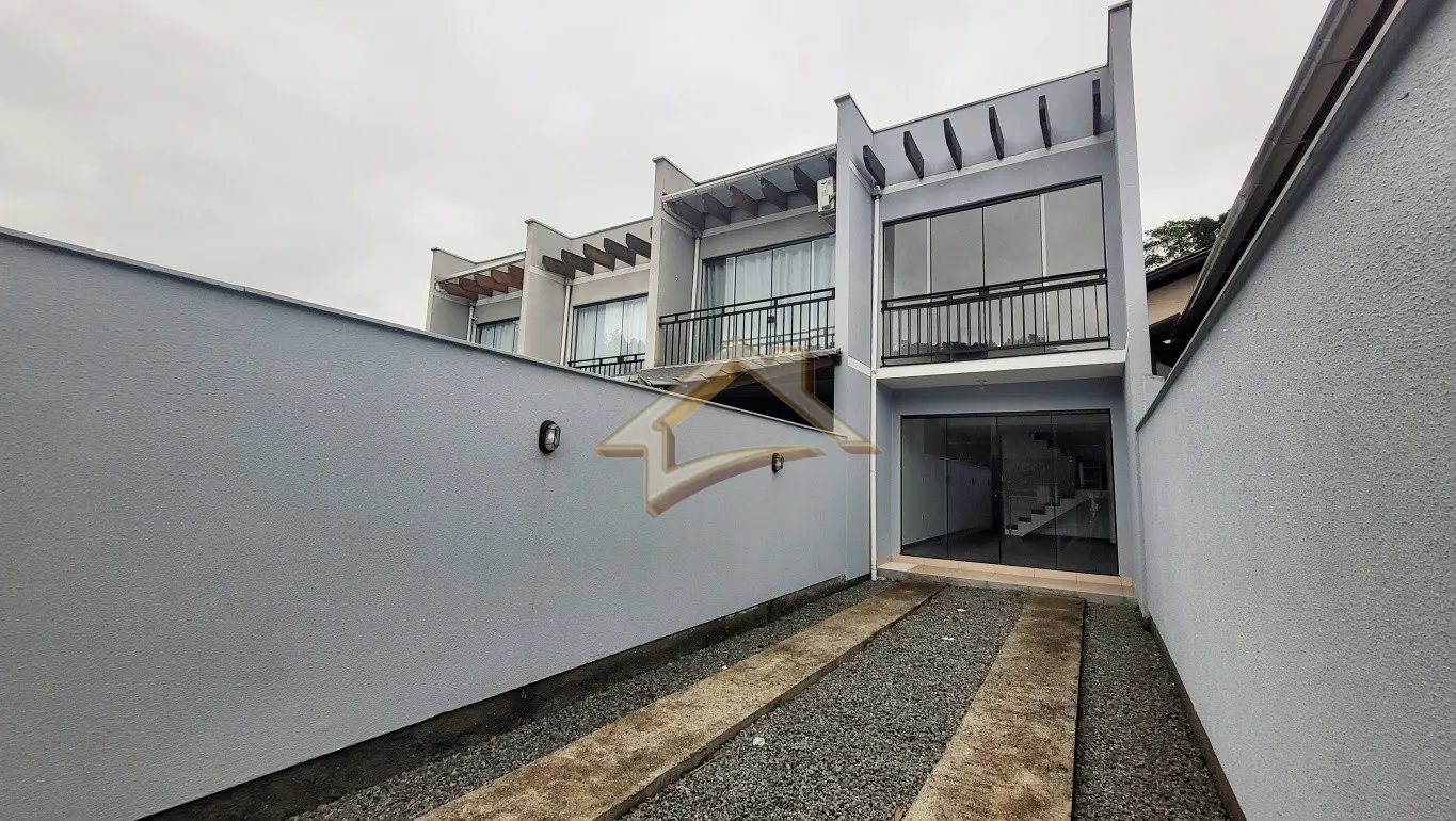 Sobrado em excelente localização no bairro Escola Agrícola em Blumenau - foto 1