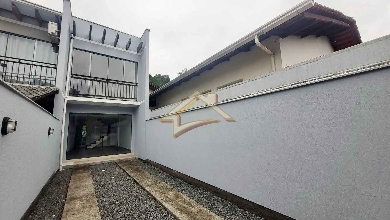 Sobrado em excelente localização no bairro Escola Agrícola em Blumenau — foto 2