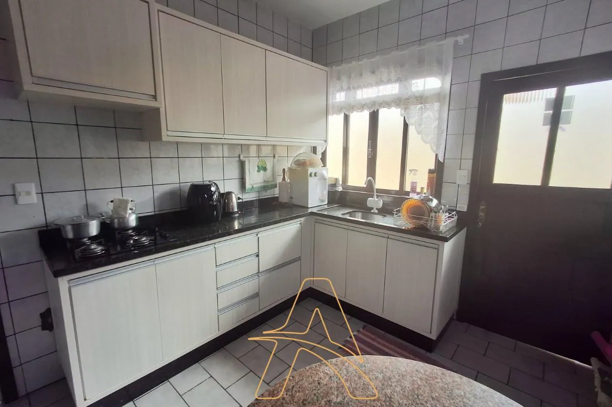 Casa Mobiliada / 2 Pavimentos - Espaço, Versatilidade e Ótima Localização! — foto 6