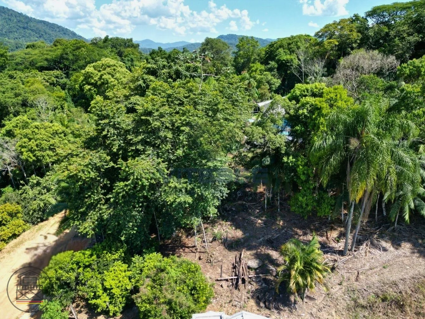 Sítio sem benfeitoria entre o centro de Indaial e Blumenau. — foto 3