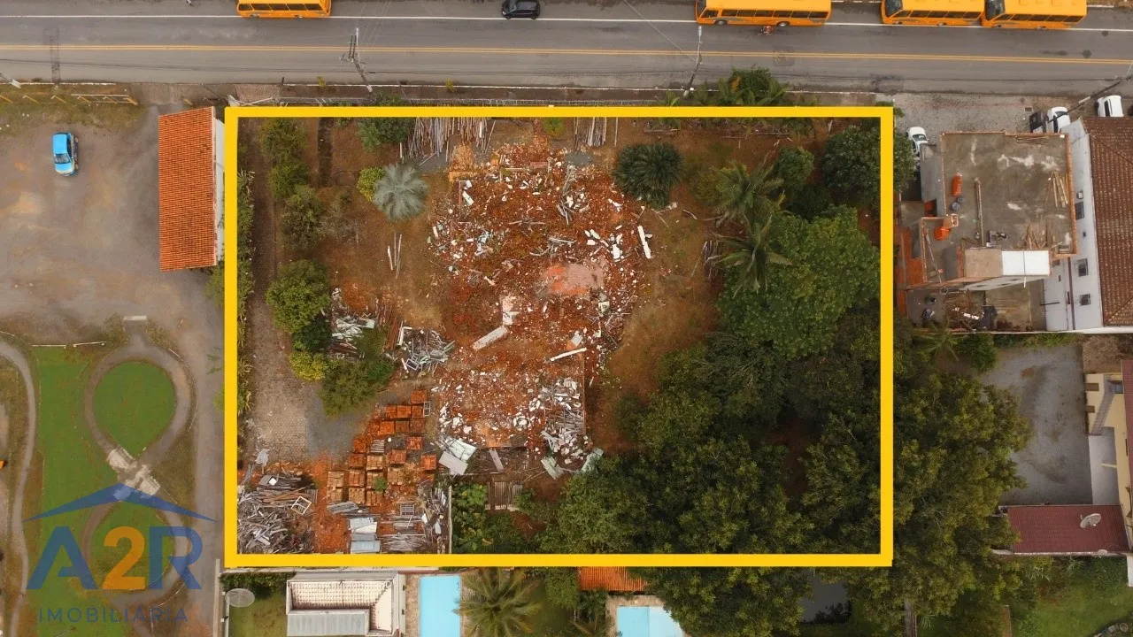 Terreno amplo e com possibilidades de construções residenciais e/ou comercial — foto 4