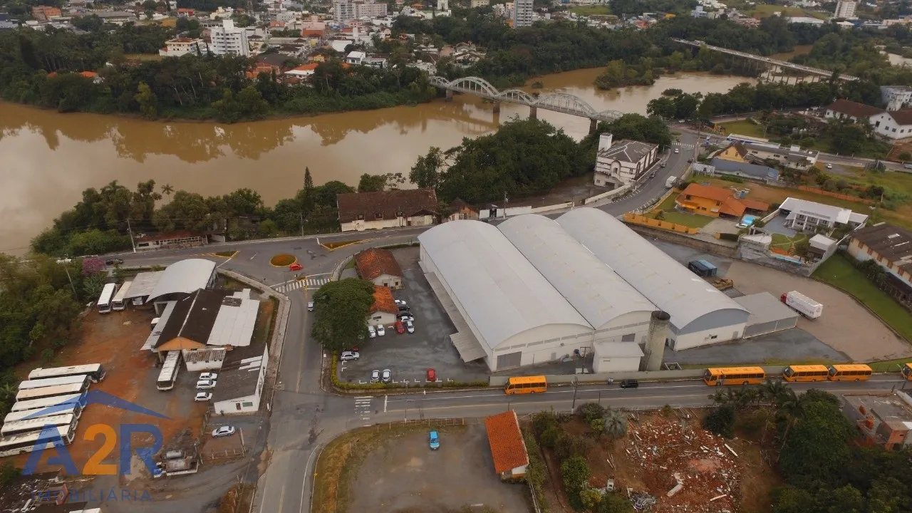 Terreno amplo e com possibilidades de construções residenciais e/ou comercial — foto 6