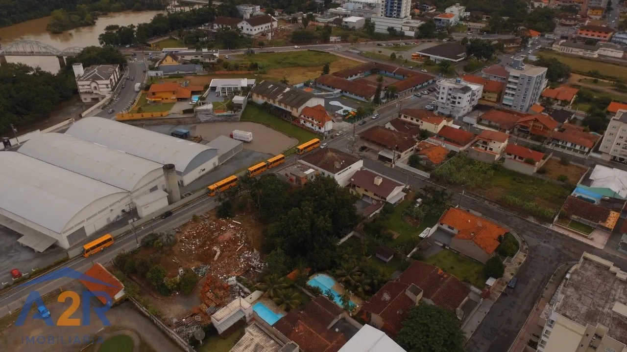 Terreno amplo e com possibilidades de construções residenciais e/ou comercial — foto 7