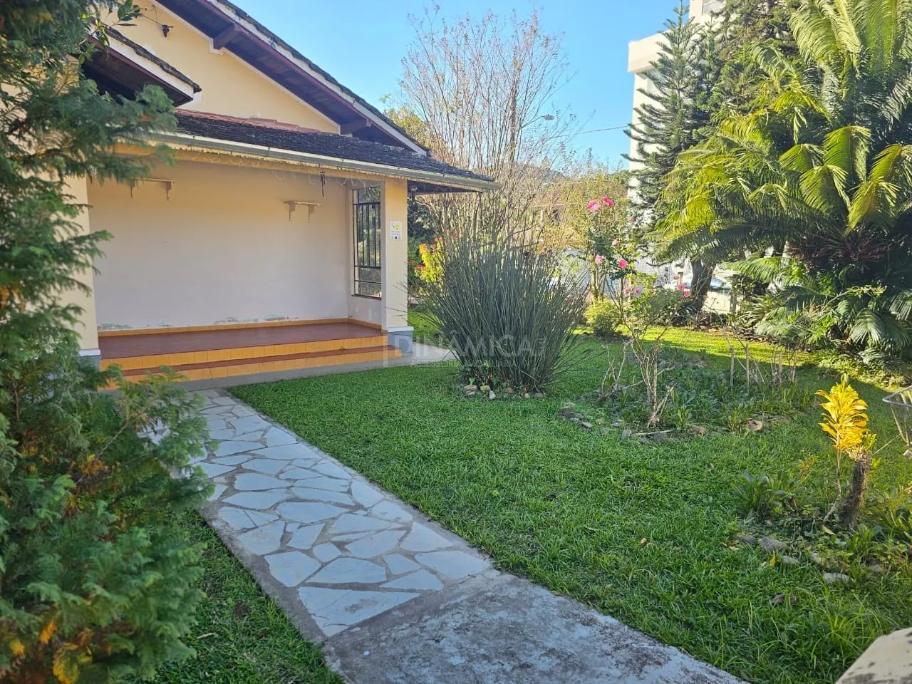 Oportunidade única! Casa com amplo terreno plano e com ótimo valor no bairro Valparaíso em Blumenau! — foto 2