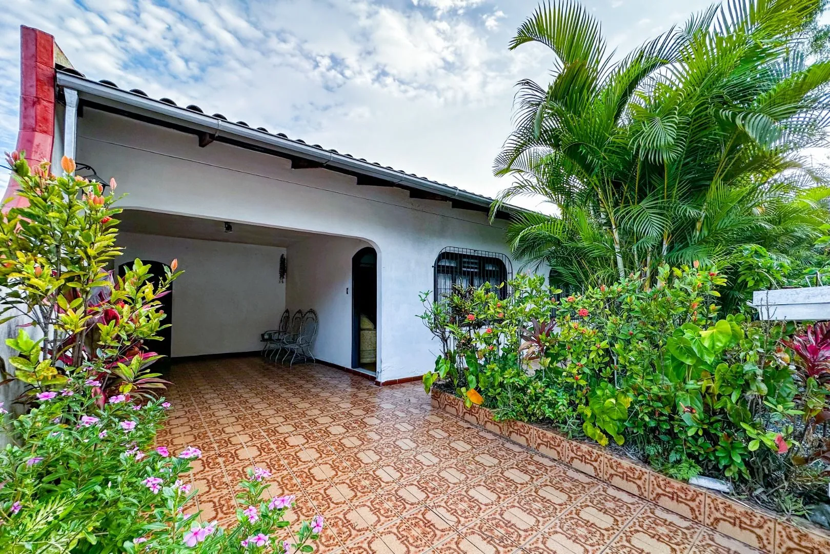 Casa à venda no bairro Fortaleza - foto 1