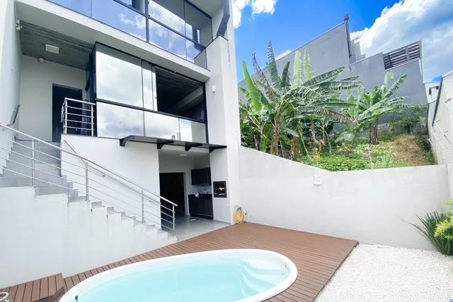 Casa · à venda · 3 quartos · 201m² · Água Verde, Blumenau