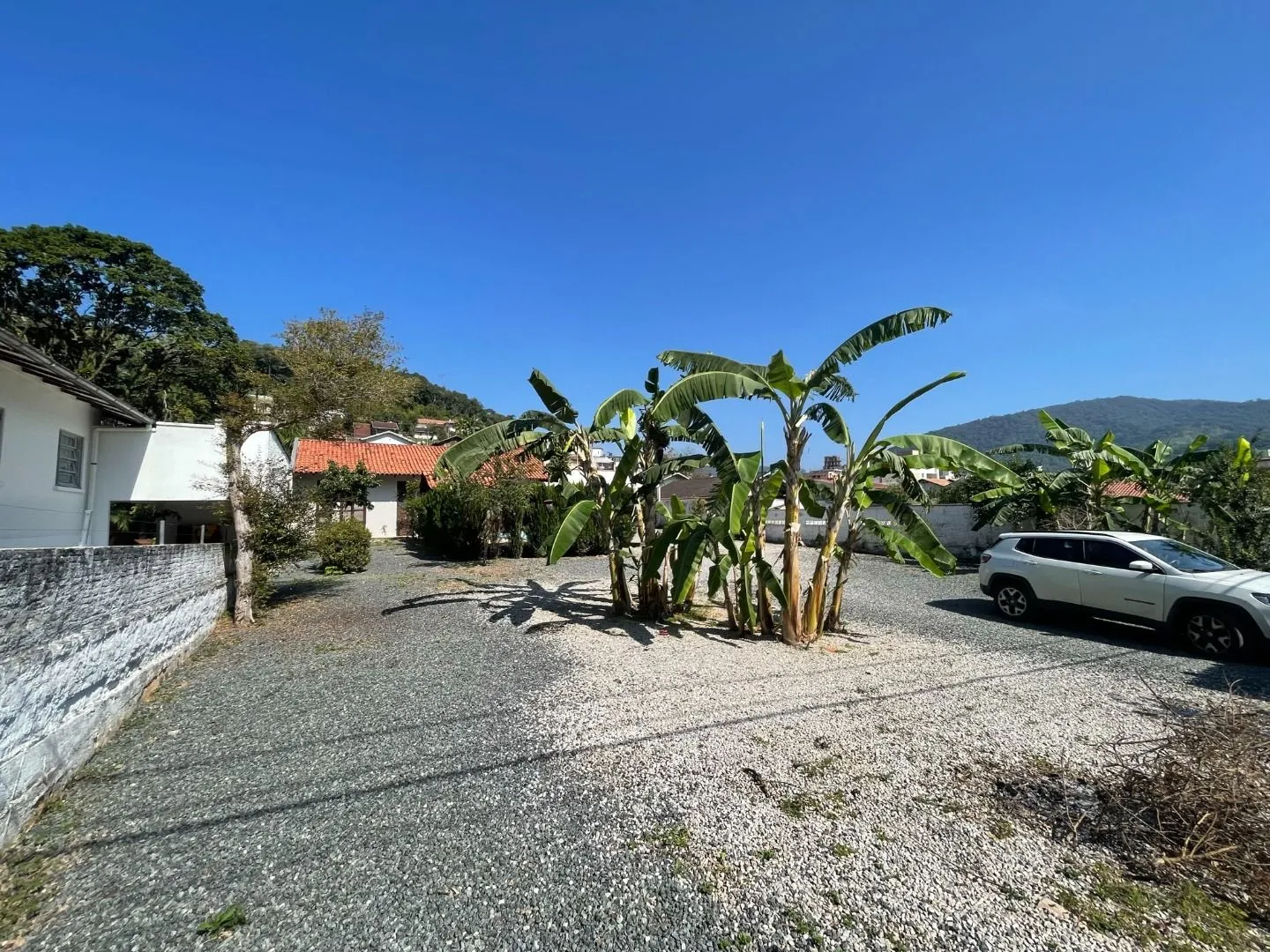 CASA TÉRREA COM PISCINA EM AMPLO TERRENO! - foto 1