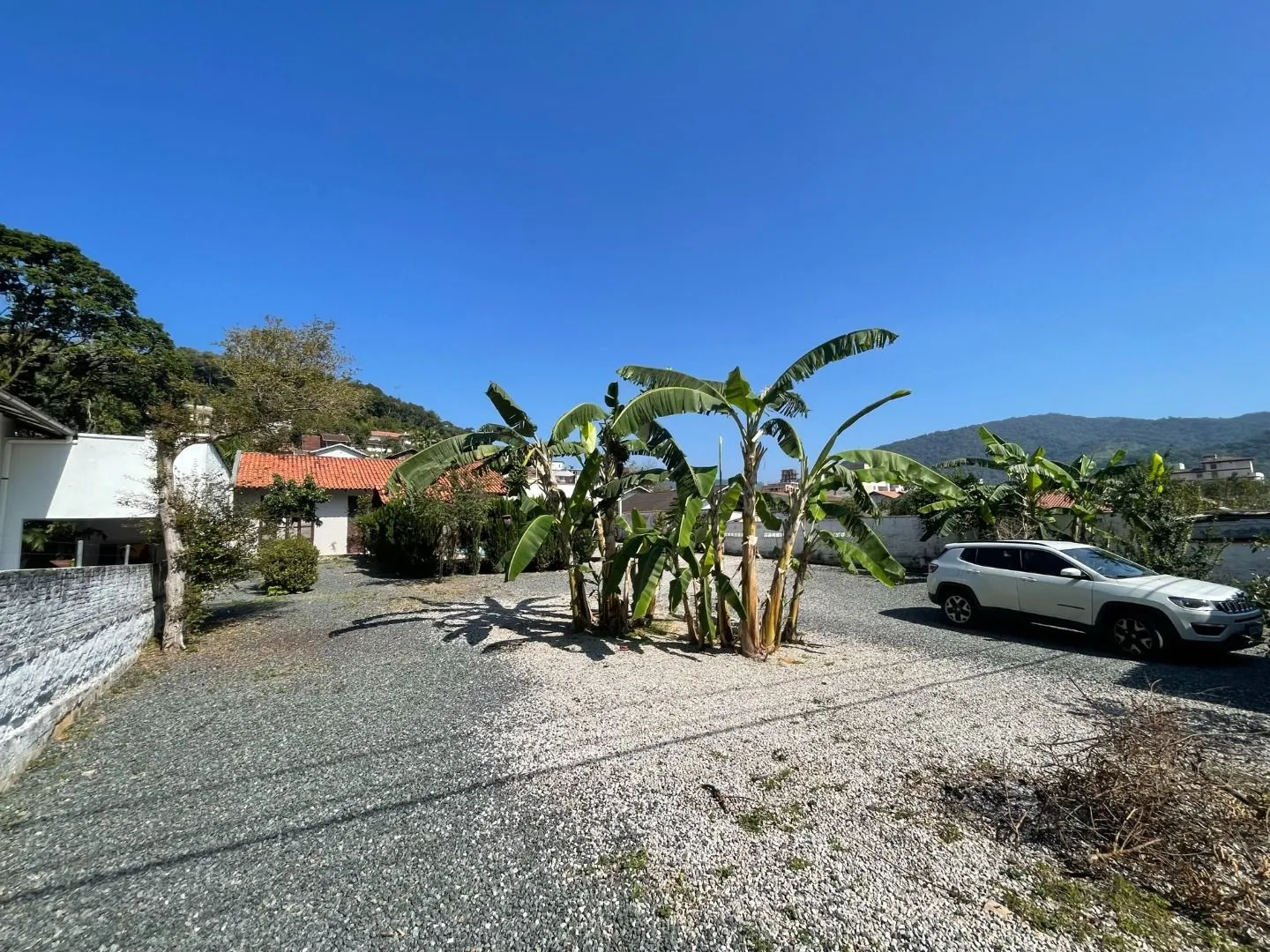 CASA TÉRREA COM PISCINA EM AMPLO TERRENO! — foto 2