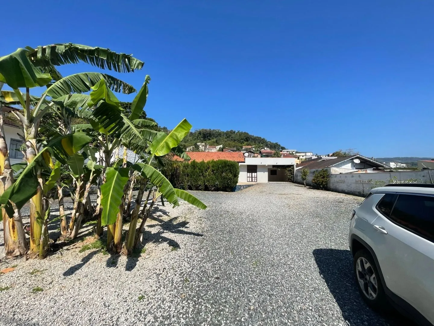 CASA TÉRREA COM PISCINA EM AMPLO TERRENO! — foto 3