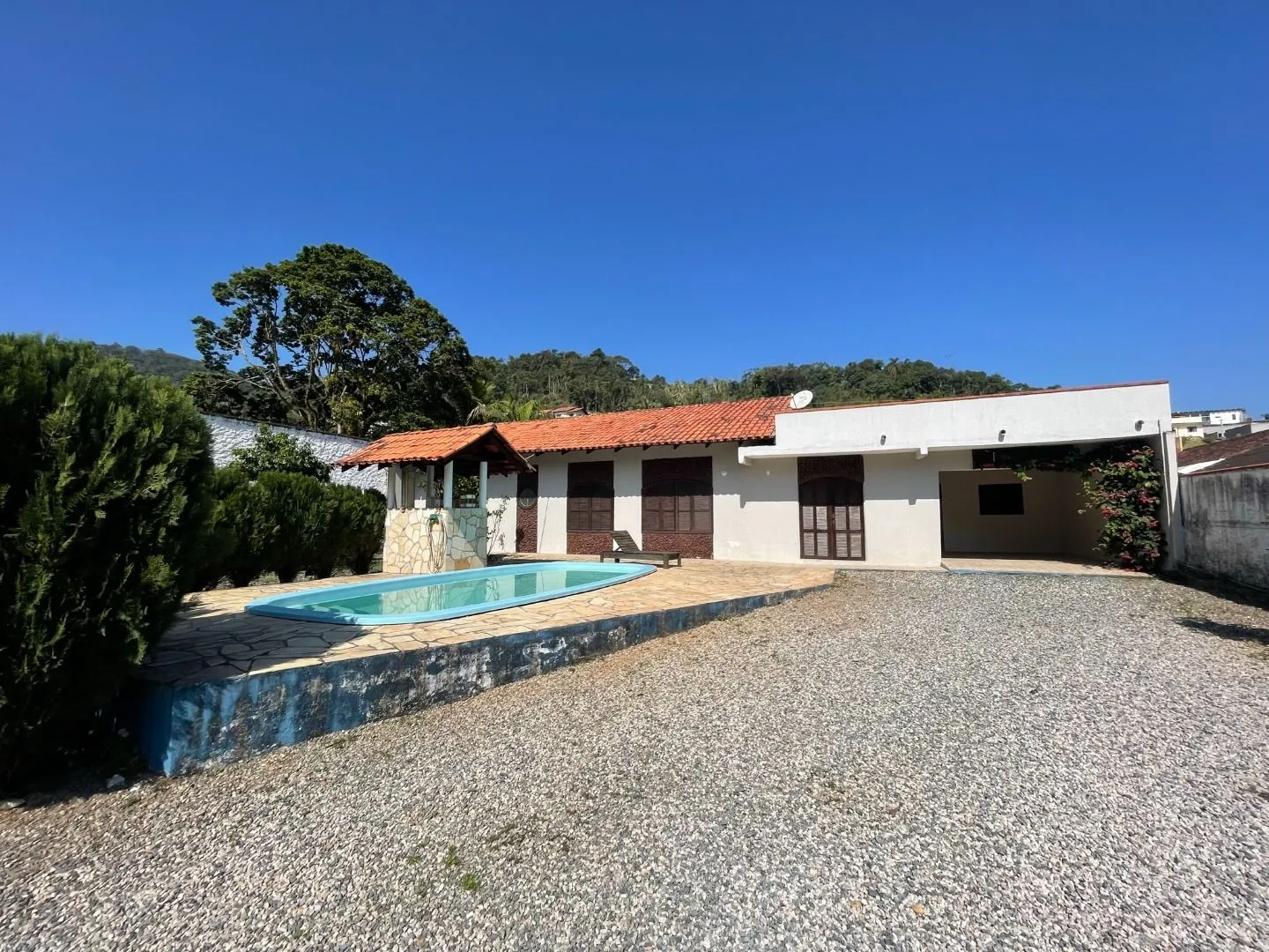 CASA TÉRREA COM PISCINA EM AMPLO TERRENO! — foto 5