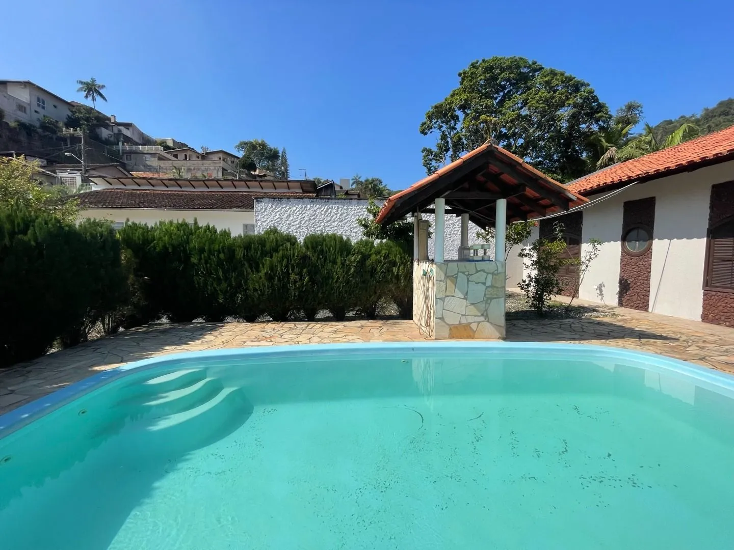 CASA TÉRREA COM PISCINA EM AMPLO TERRENO! — foto 7