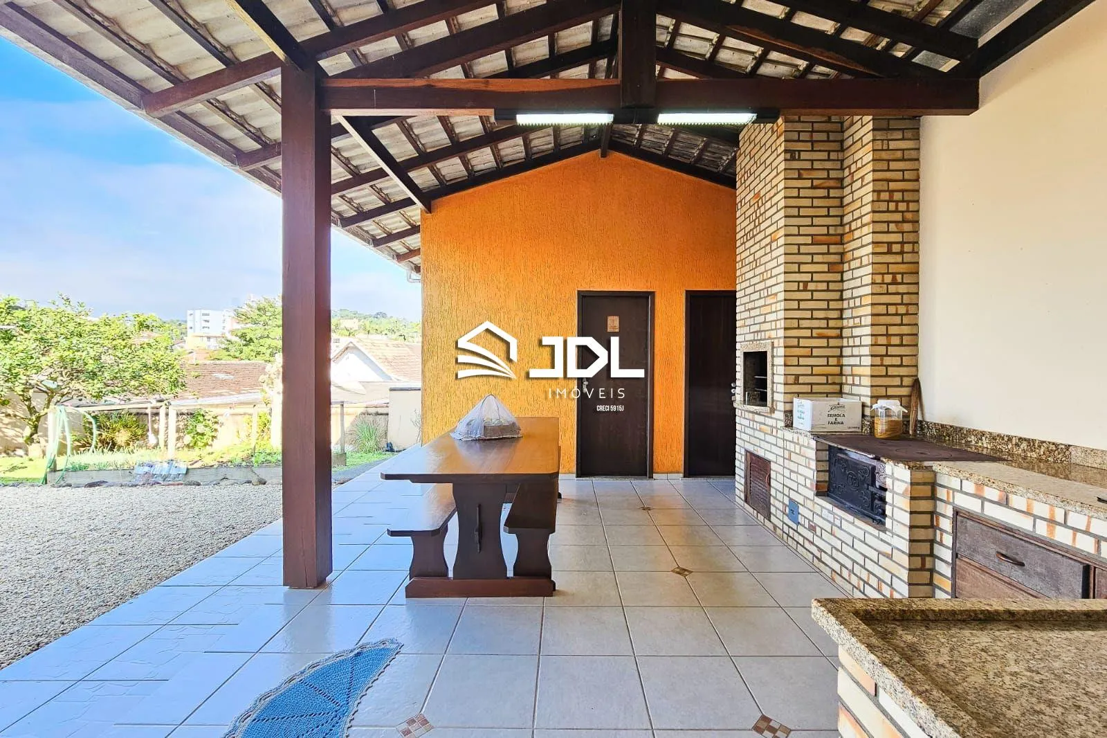 Casa à venda no bairro Água Verde - foto 1