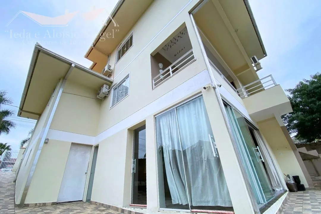 Casa de Alto Padrão com 3 Pavimentos no Bairro Rio Morto Indaial/SC - Ref. 1475 — foto 2