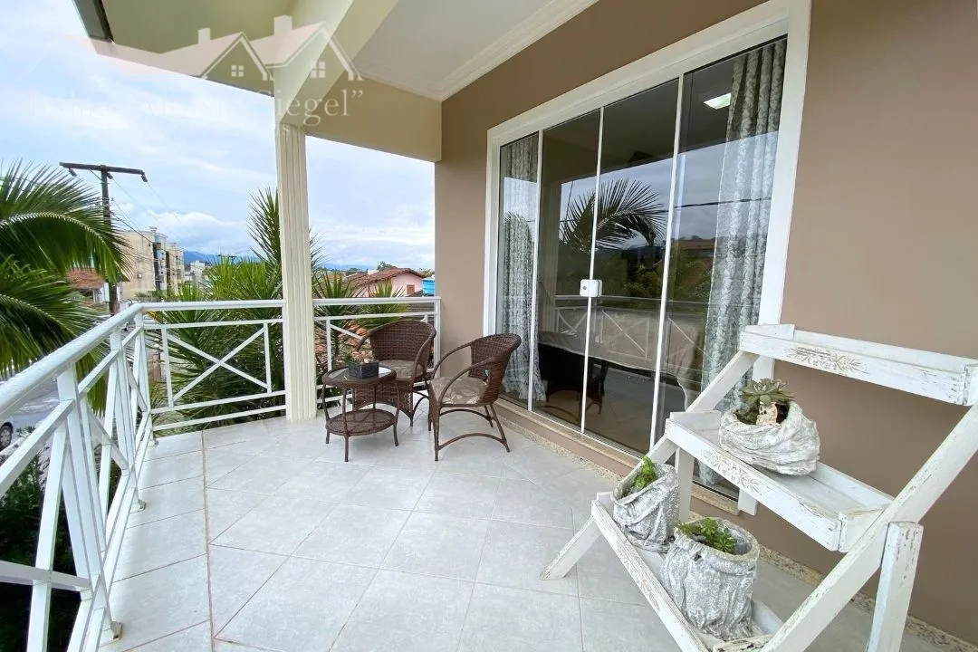 Casa de Alto Padrão com 3 Pavimentos no Bairro Rio Morto Indaial/SC - Ref. 1475 — foto 3