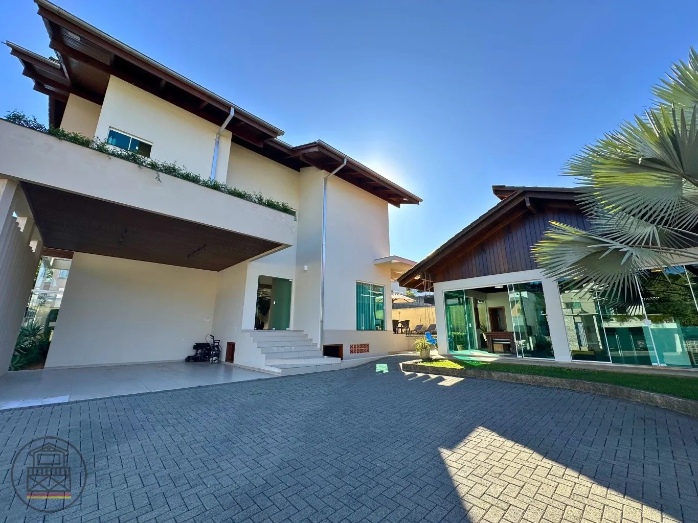 Excelente casa de alto padrão com 3 suítes no condomínio fechado Golden Park, em Blumenau. — foto 2