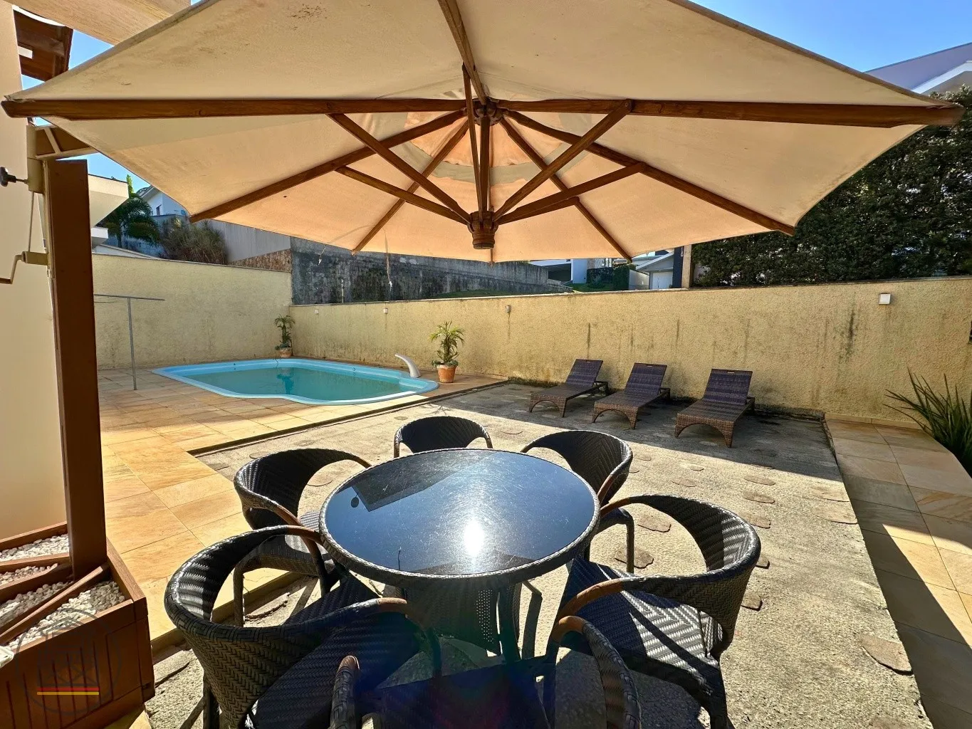 Excelente casa de alto padrão com 3 suítes no condomínio fechado Golden Park, em Blumenau. — foto 3