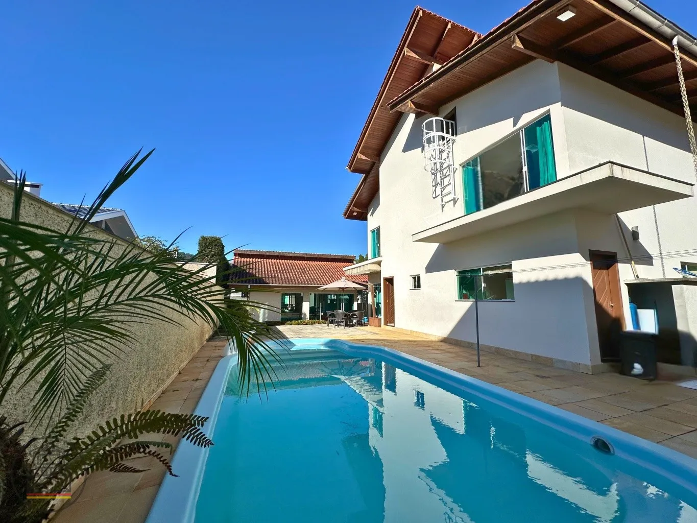 Excelente casa de alto padrão com 3 suítes no condomínio fechado Golden Park, em Blumenau. — foto 4