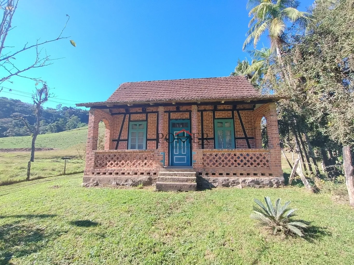 Lindo sítio no Bairro Vale do Selke, edificada com uma casa enxaimel, na cidade de Pomerode, com 25.568,25m. - foto 1