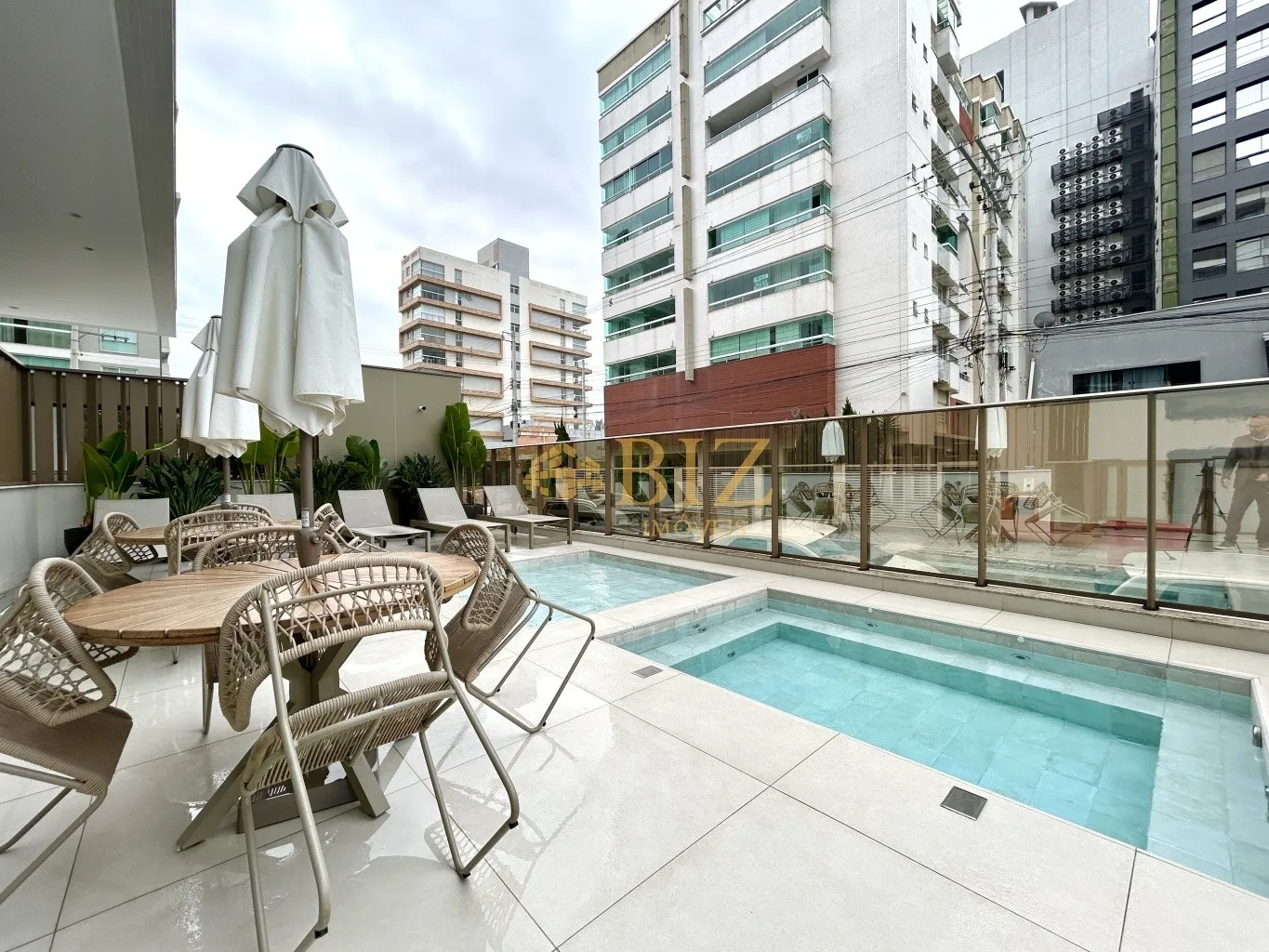 Belíssimo apartamento com 3 suítes e 155m privativos, recém entregue, na Praia Brava! — foto 3